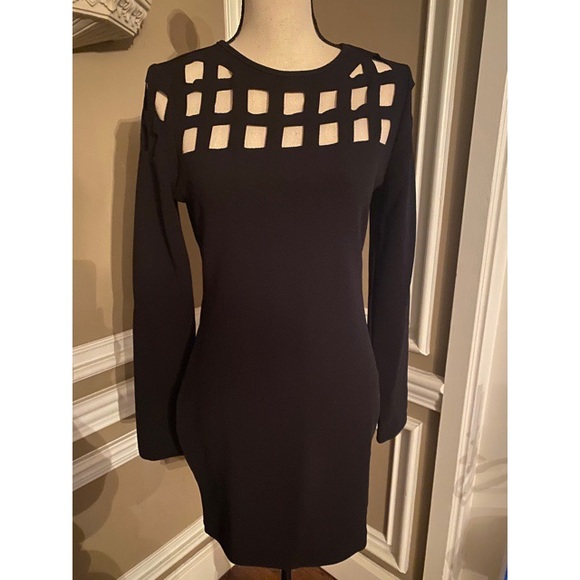 🔥RESTOCKED🔥 Geo Cut Yoke Bodycon Dress - Picture 5 of 8